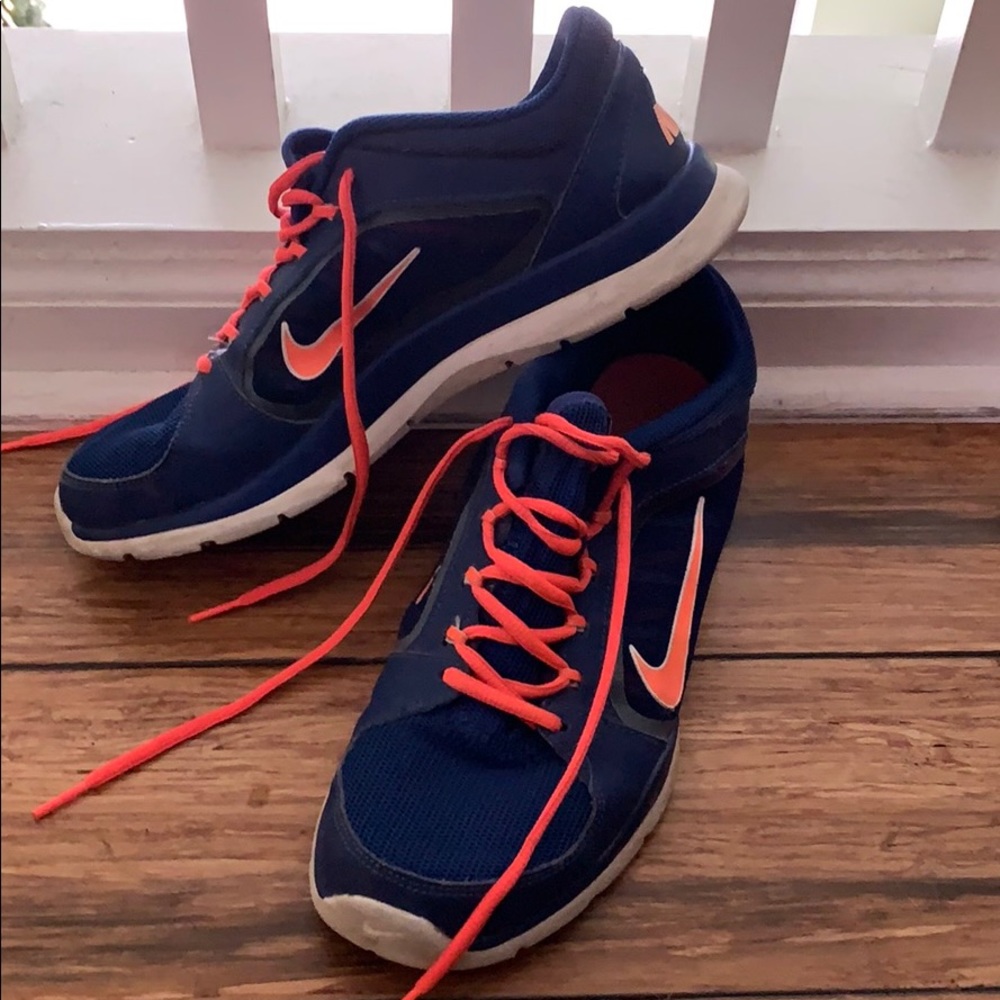 Nike tennis shoes